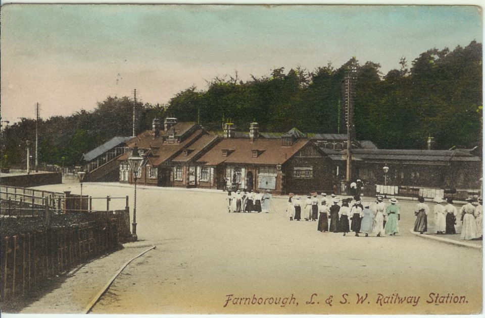 Historical postcard of Farnborough Main railway station, Hampshire, circa 1914